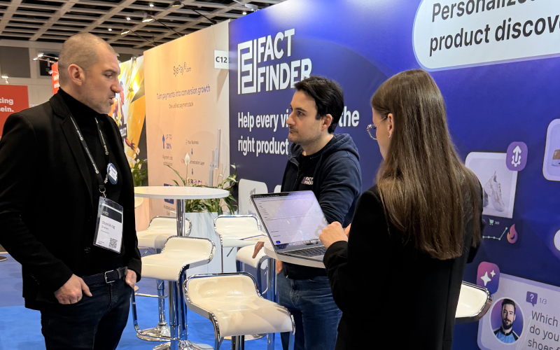Stefan Chorbanov in a discussion about AI solutions and personalized product discovery at the FactFinder booth.
